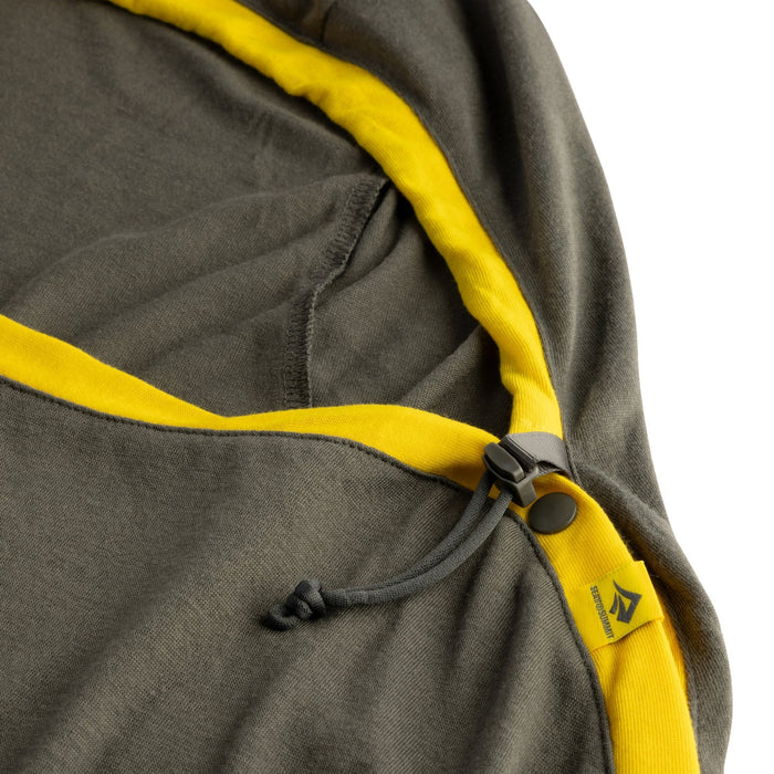 Reactor Midweight liner hood and shoulder detail
