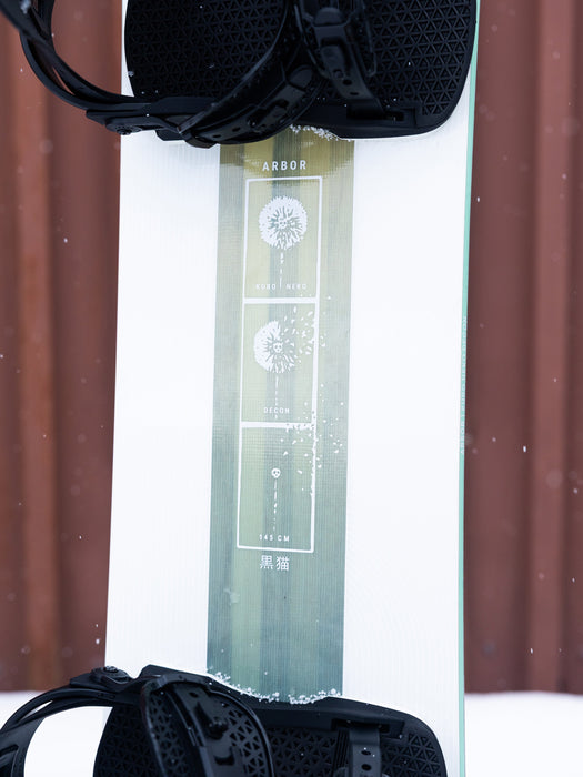 Arbor Kuro Neko Decon Snowboard 2026/27 in use
