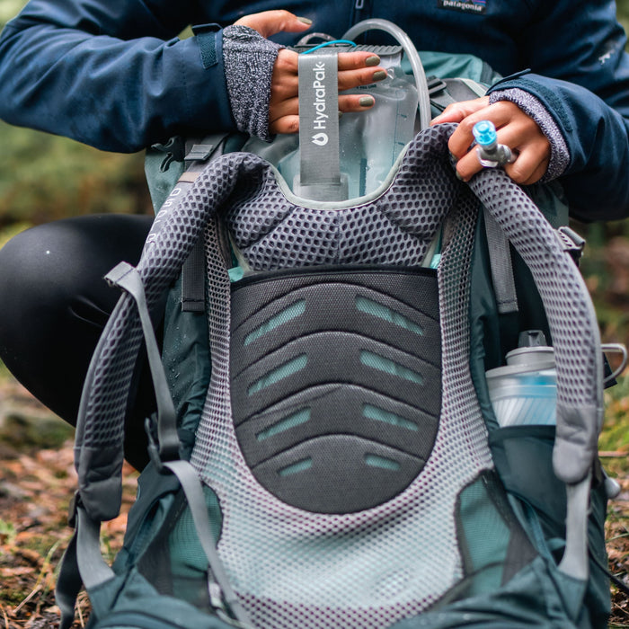 Hydrapak Contour 2L reservoir lifestyle