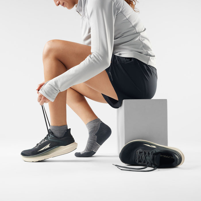 Smartwool Run Ankle Socks in Medium Gray, alternate view
