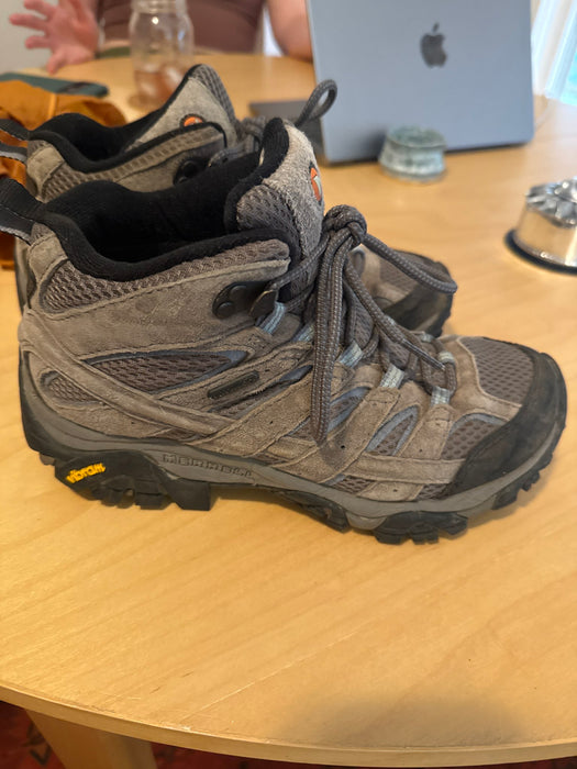 Women’s 7 / Youth 6 Hiking Boot