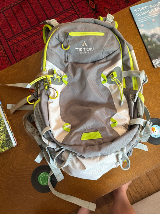 Pursuit 2000 Hiking Backpack