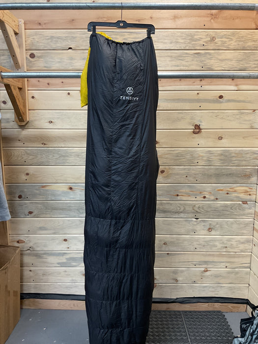 Backpacking down quilt
