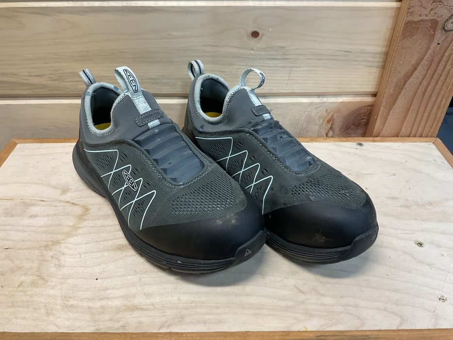 Composite toe work shoe