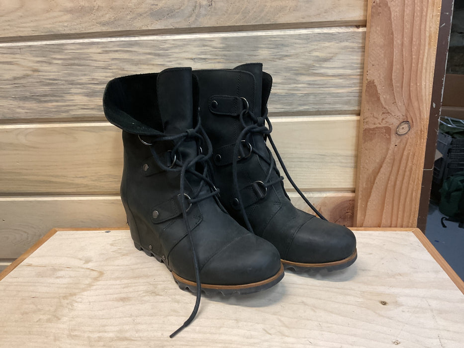 Leather Laceup Wedge